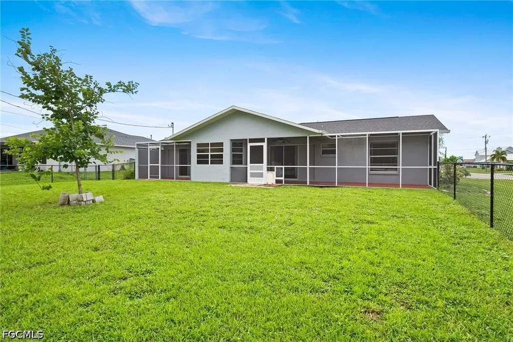 1425 SW 10th Street Cape Coral FL 33991