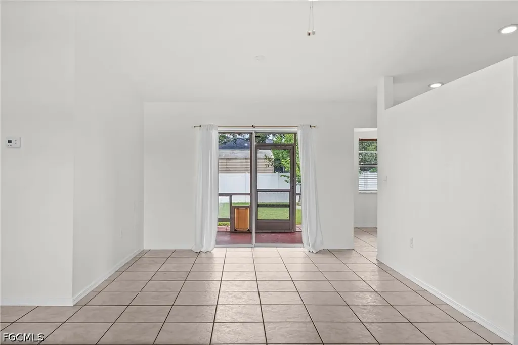 1425 SW 10th Street Cape Coral FL 33991