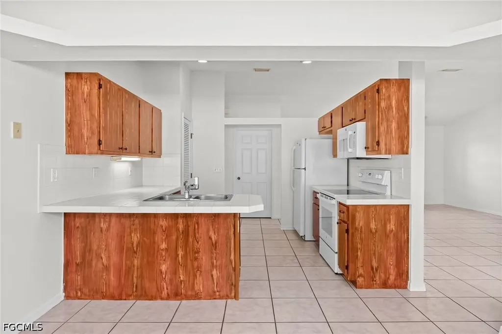 1425 SW 10th Street Cape Coral FL 33991