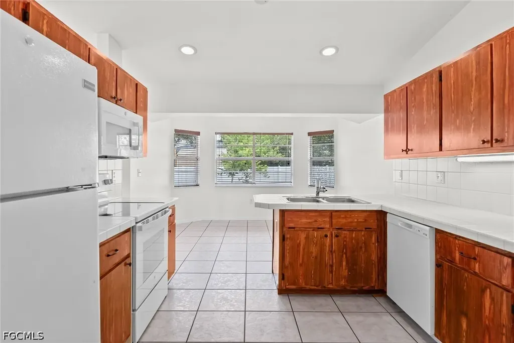 1425 SW 10th Street Cape Coral FL 33991