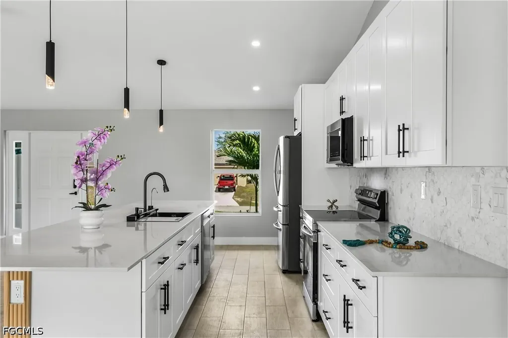 2210 NW 2nd Avenue Cape Coral FL 33993