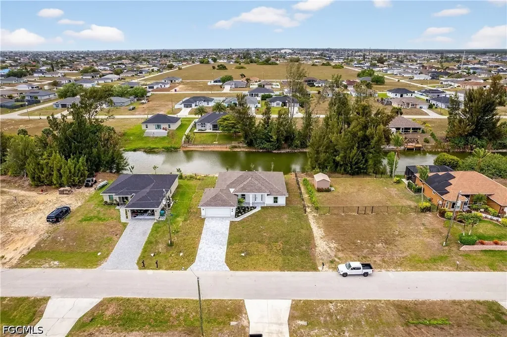 2210 NW 2nd Avenue Cape Coral FL 33993