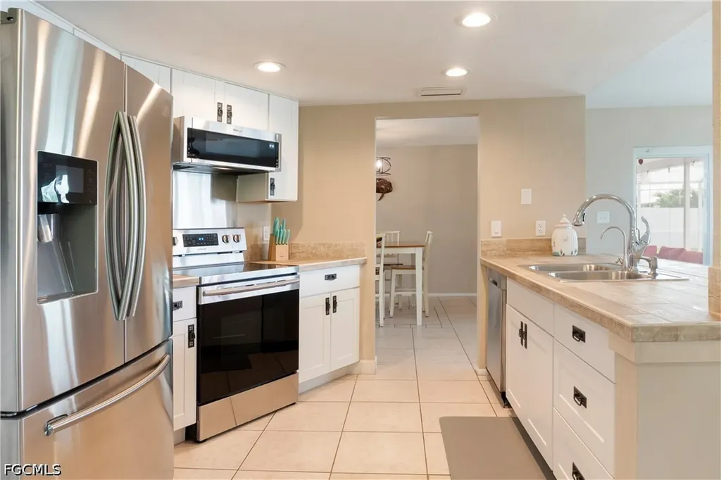 1906 SE 26th Street Cape Coral FL 33904
