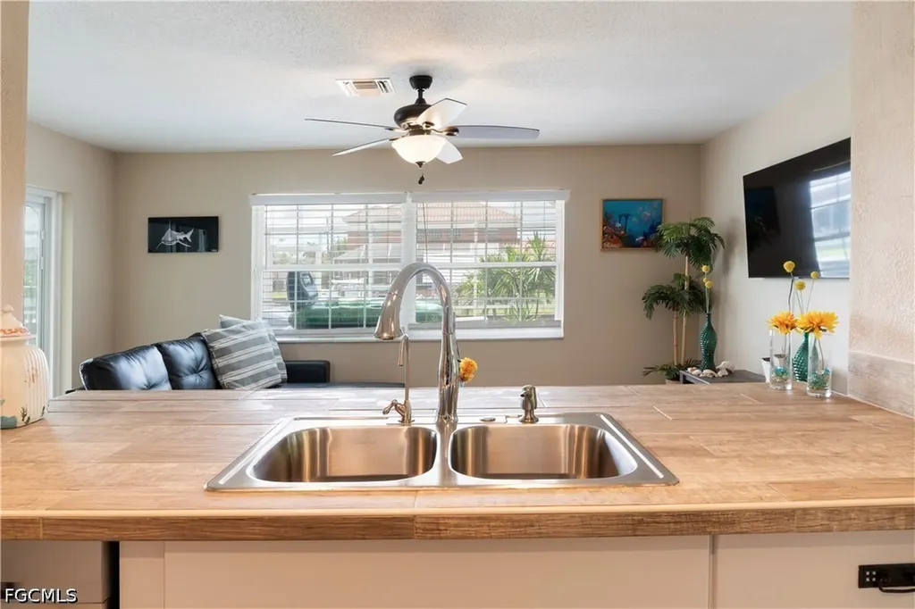 1906 SE 26th Street Cape Coral FL 33904