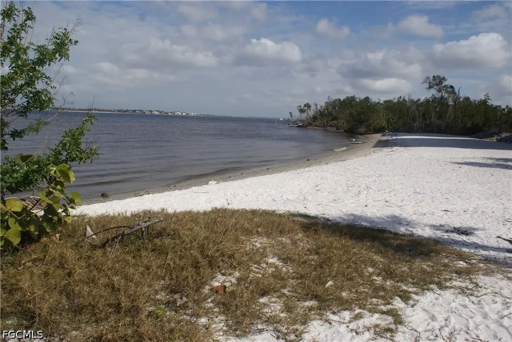 7105 Quail Run Court W Fort Myers FL 33908