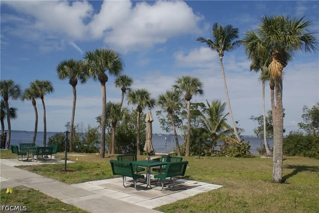 7105 Quail Run Court W Fort Myers FL 33908