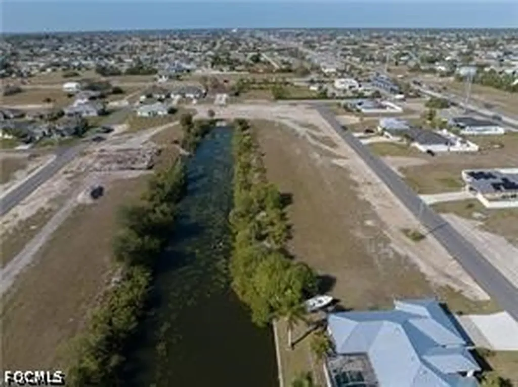914 NE 23rd Terrace Cape Coral FL 33909