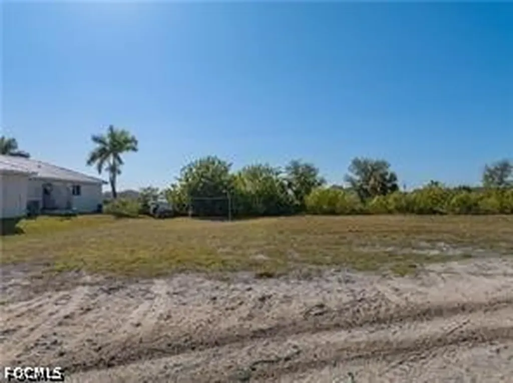 914 NE 23rd Terrace Cape Coral FL 33909