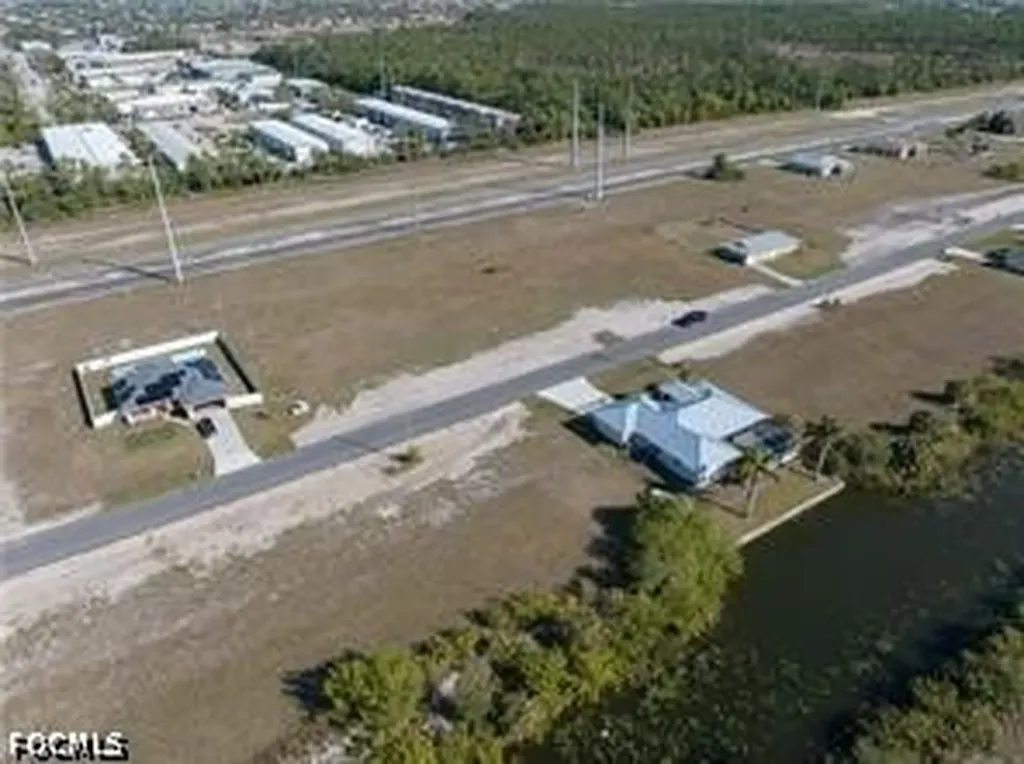 914 NE 23rd Terrace Cape Coral FL 33909