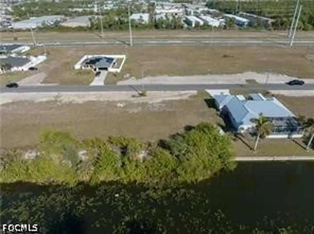 914 NE 23rd Terrace Cape Coral FL 33909