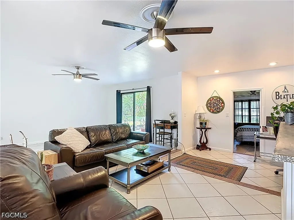 4293 Island Circle Fort Myers FL 33919