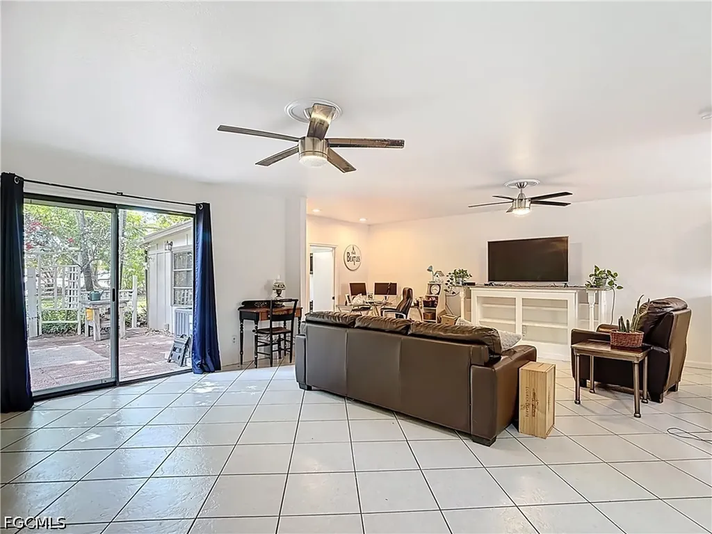 4293 Island Circle Fort Myers FL 33919