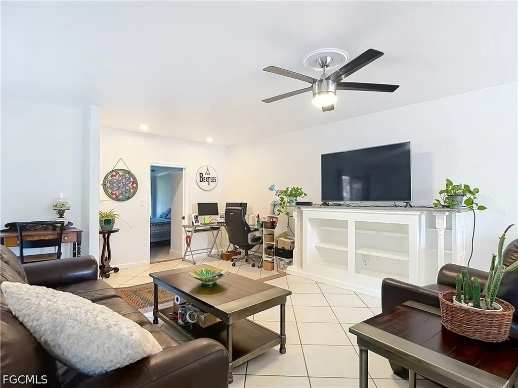 4293 Island Circle Fort Myers FL 33919