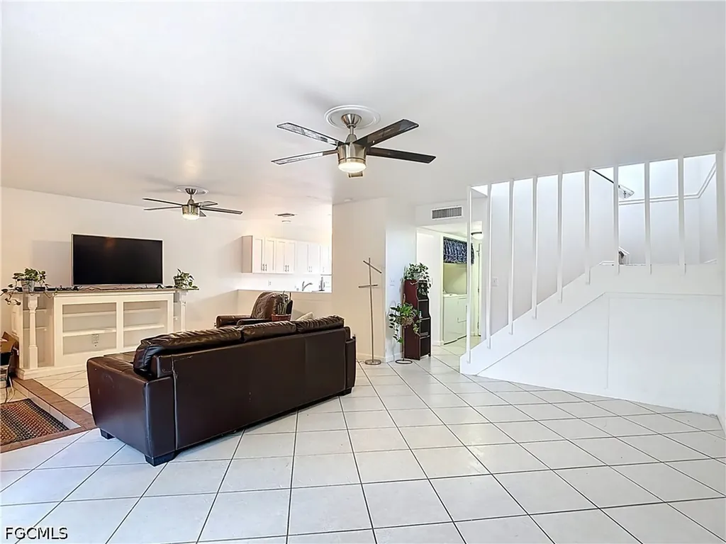4293 Island Circle Fort Myers FL 33919