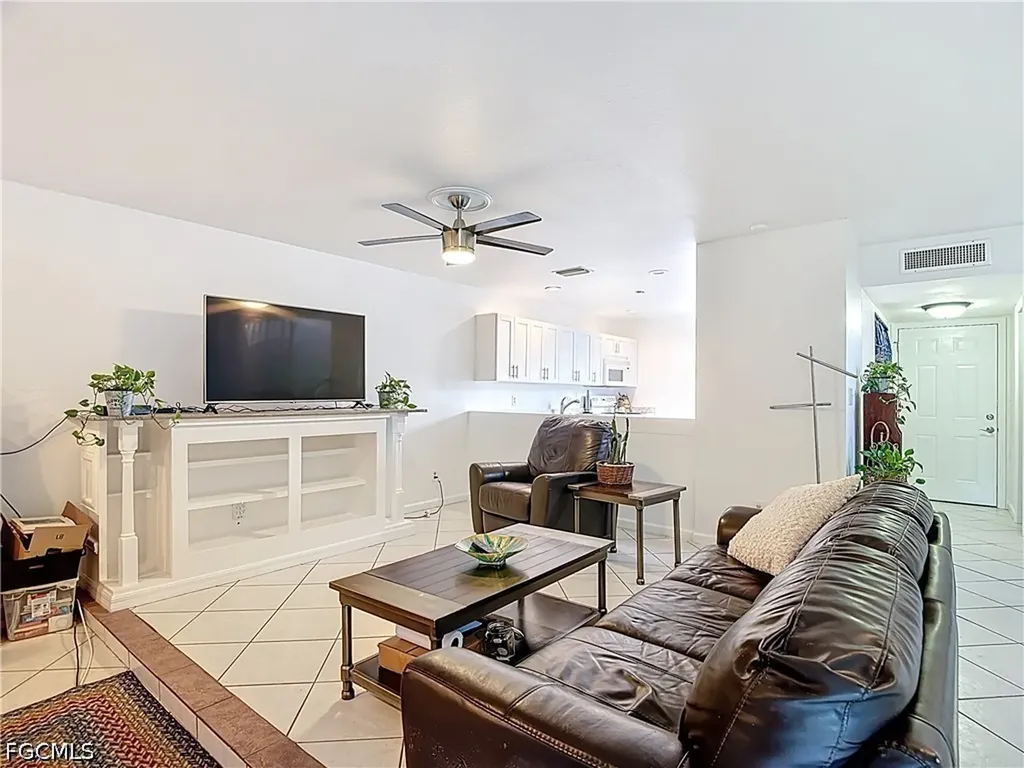4293 Island Circle Fort Myers FL 33919