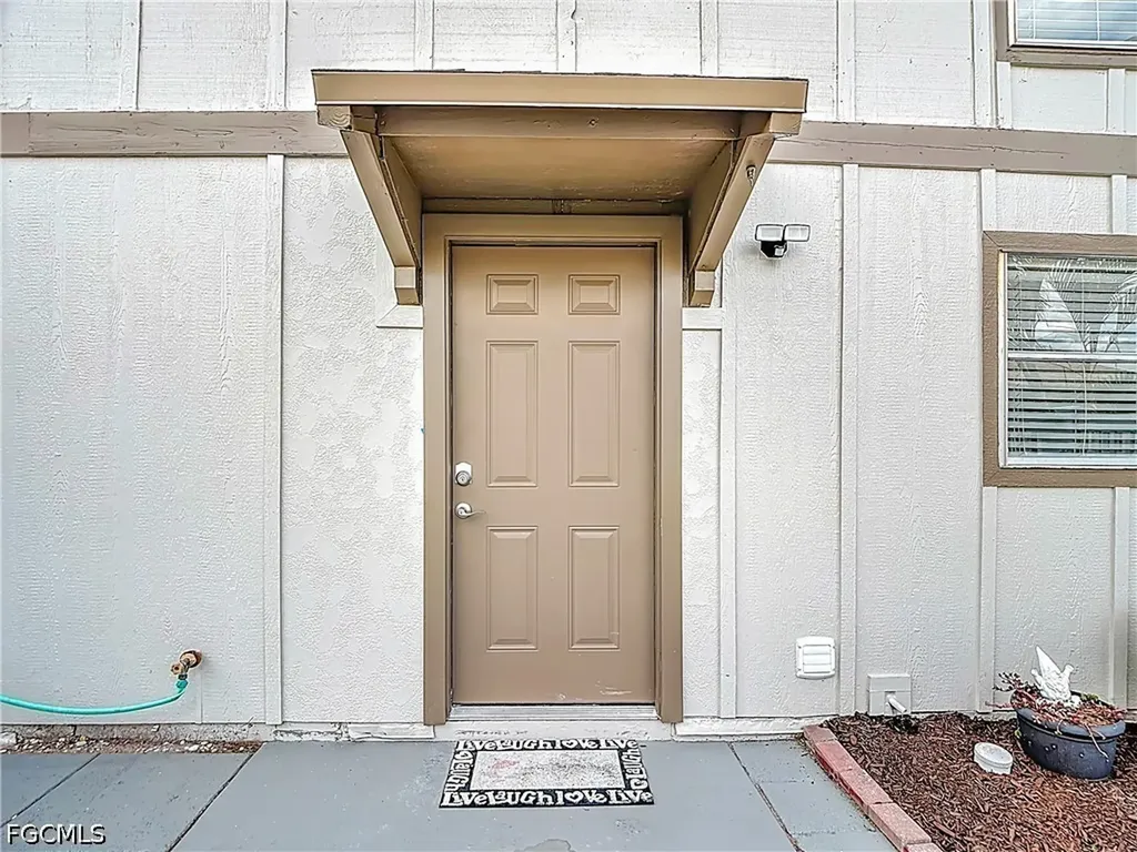 4293 Island Circle Fort Myers FL 33919