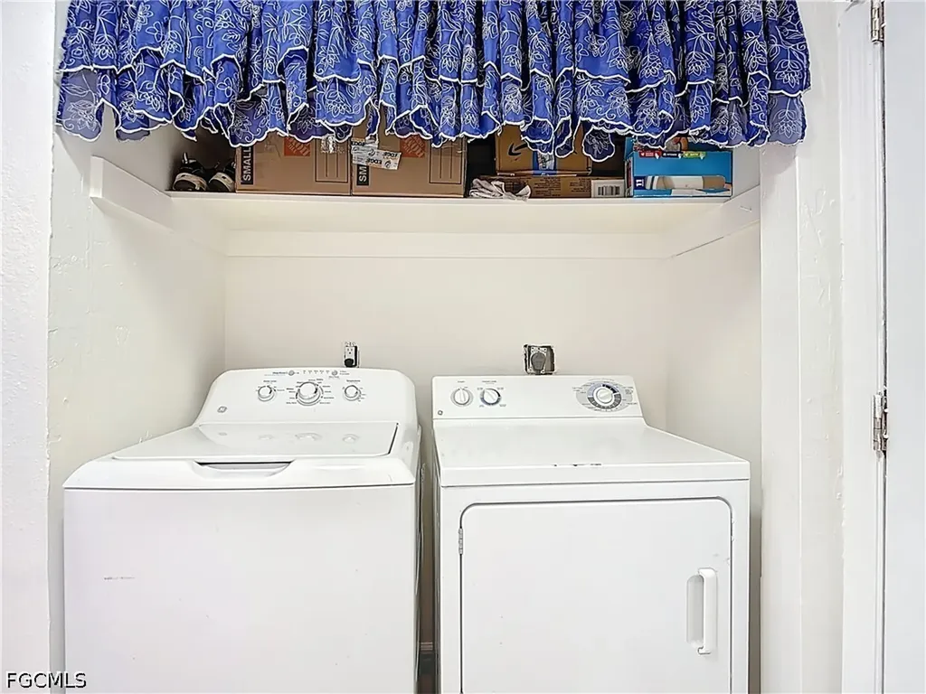 4293 Island Circle Fort Myers FL 33919