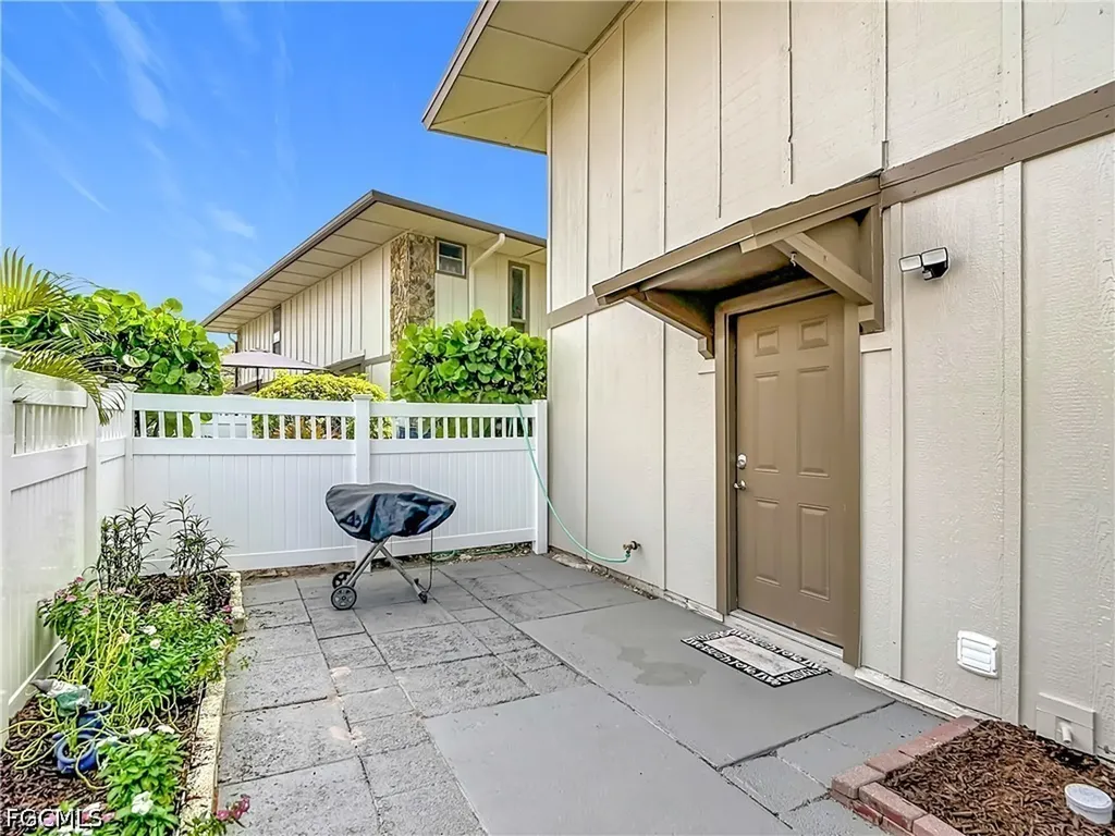 4293 Island Circle Fort Myers FL 33919