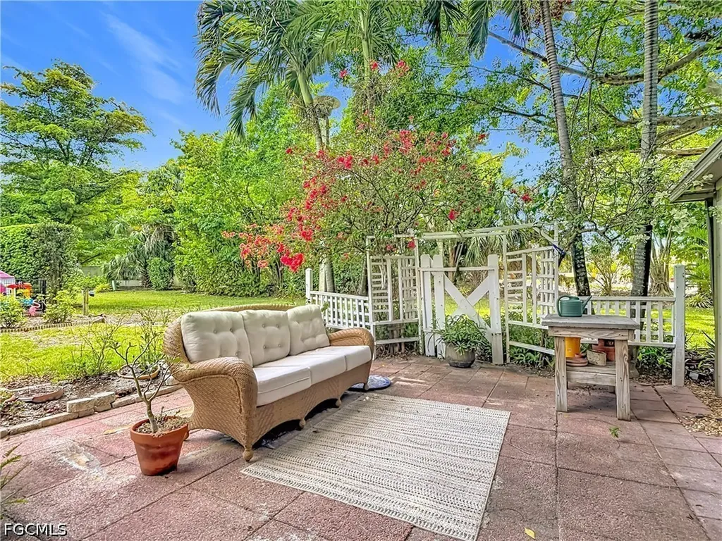 4293 Island Circle Fort Myers FL 33919