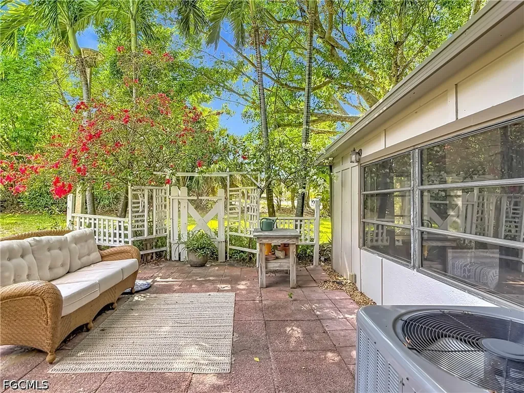 4293 Island Circle Fort Myers FL 33919