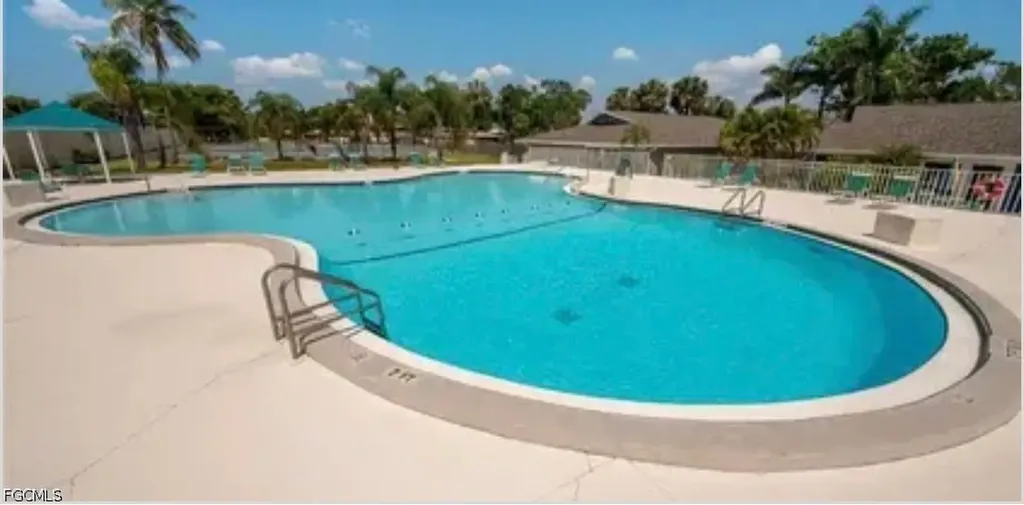 4293 Island Circle Fort Myers FL 33919