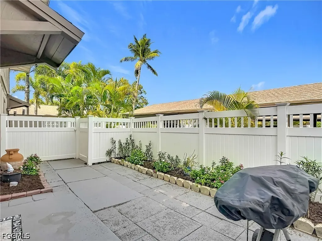 4293 Island Circle Fort Myers FL 33919