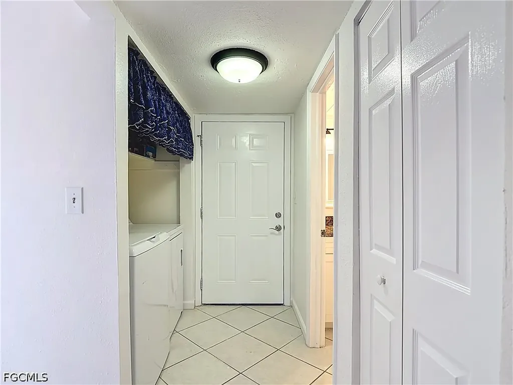 4293 Island Circle Fort Myers FL 33919