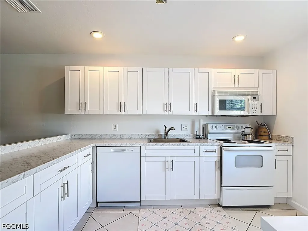 4293 Island Circle Fort Myers FL 33919