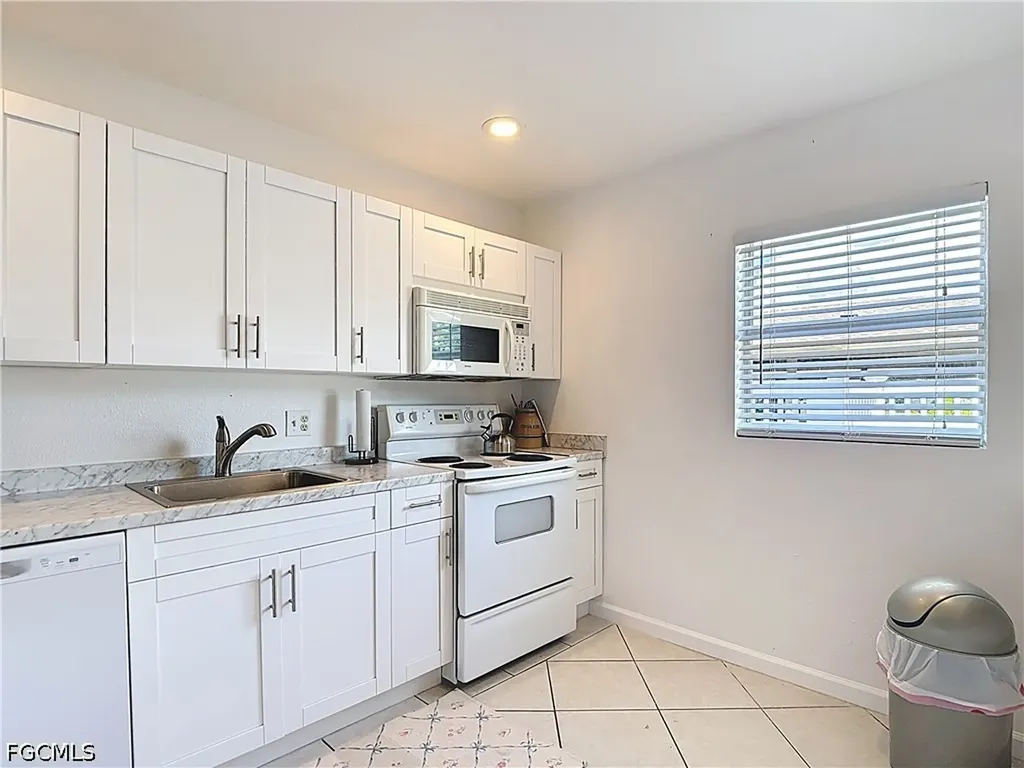 4293 Island Circle Fort Myers FL 33919