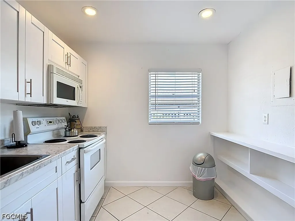 4293 Island Circle Fort Myers FL 33919