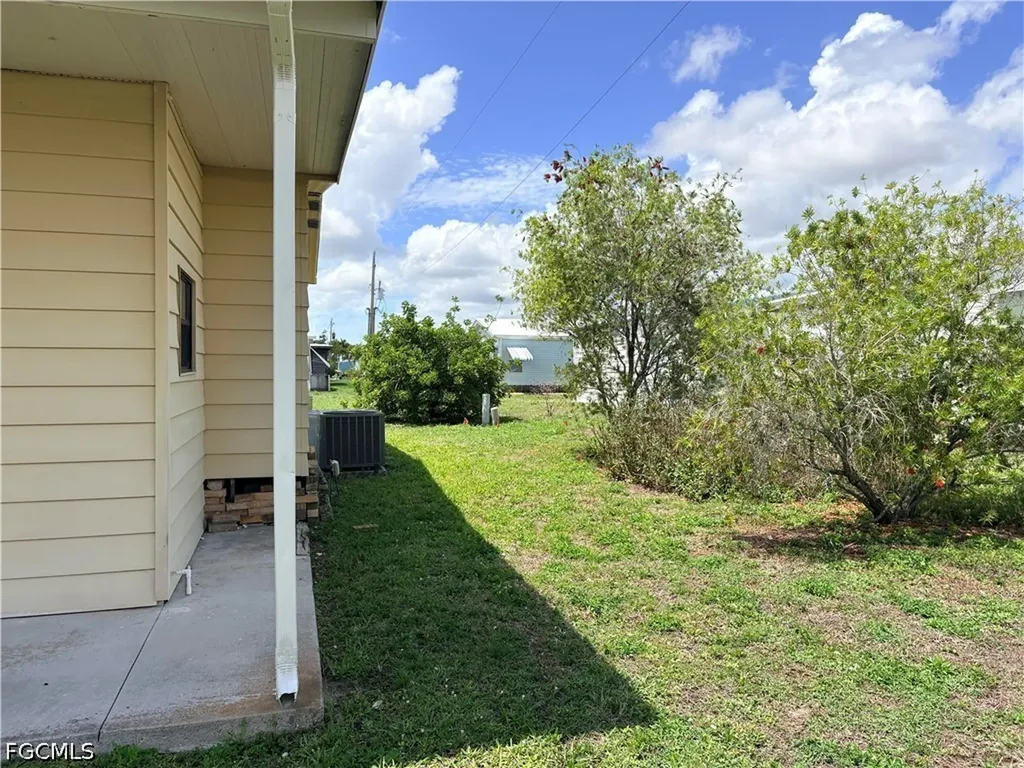 3053 Artesian Lane North Fort Myers FL 33917