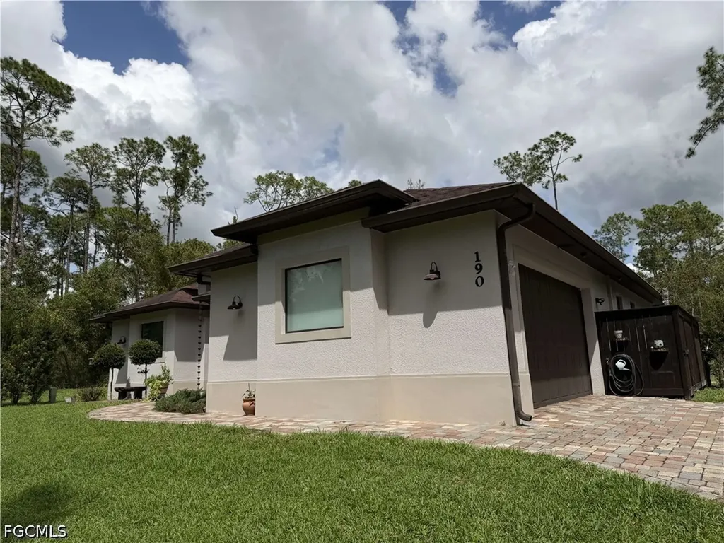 190 2nd Street SE Naples FL 34117