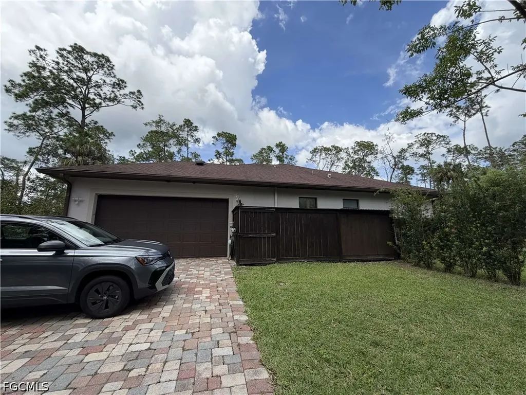 190 2nd Street SE Naples FL 34117