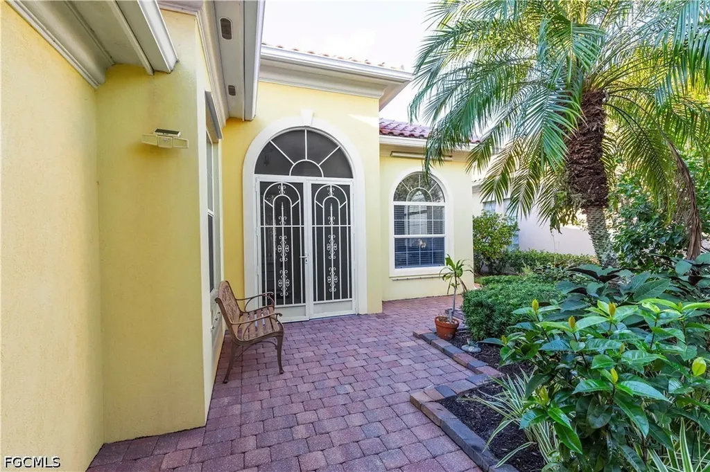 7983 Valentina Court Naples FL 34114