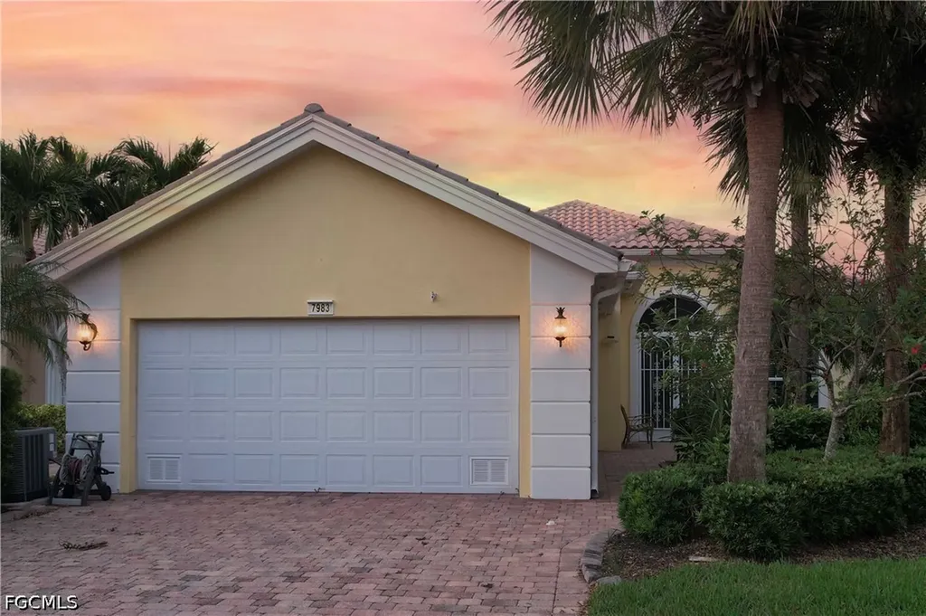 7983 Valentina Court Naples FL 34114