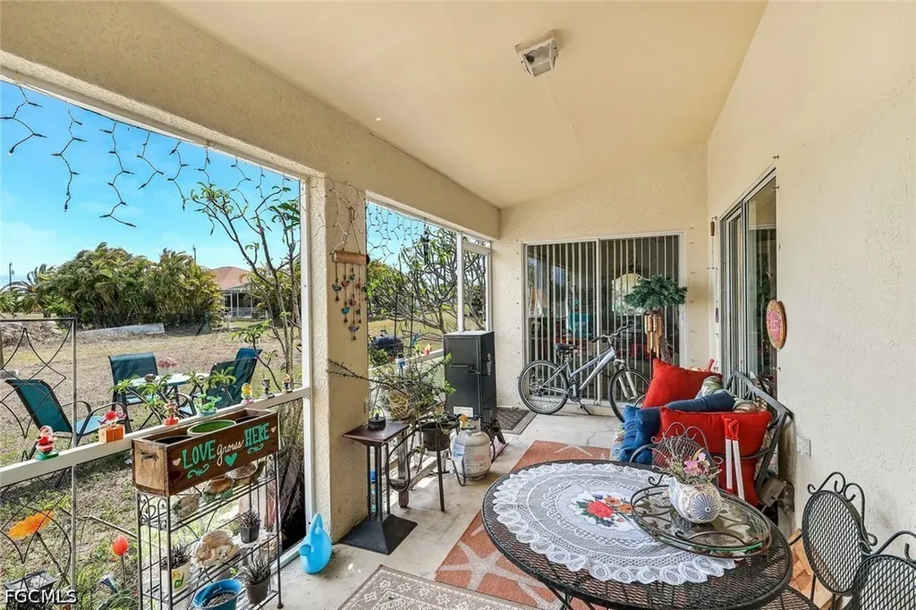 1020 Diplomat Parkway W Cape Coral FL 33993