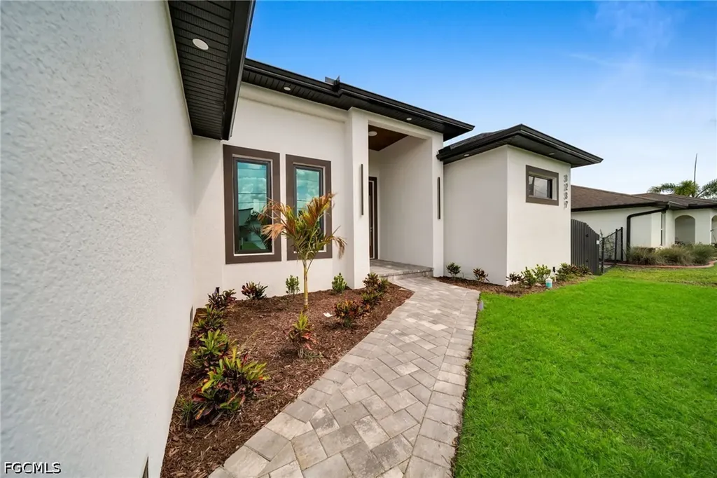 3237 NW 21st Street Cape Coral FL 33993