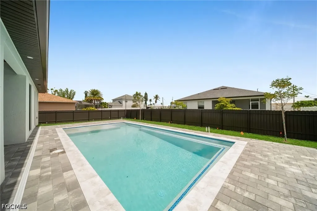 1237 NW 37th Avenue Cape Coral FL 33993