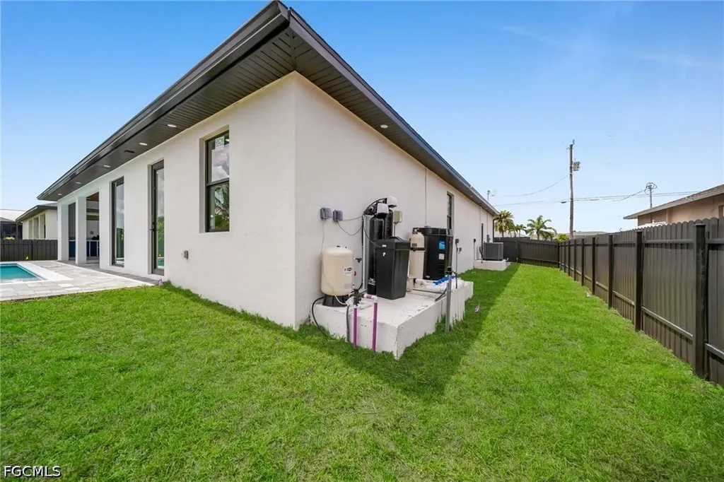 1237 NW 37th Avenue Cape Coral FL 33993