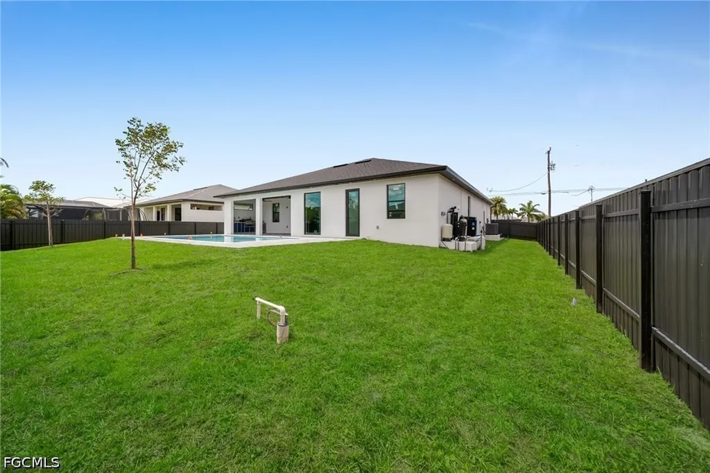 1237 NW 37th Avenue Cape Coral FL 33993