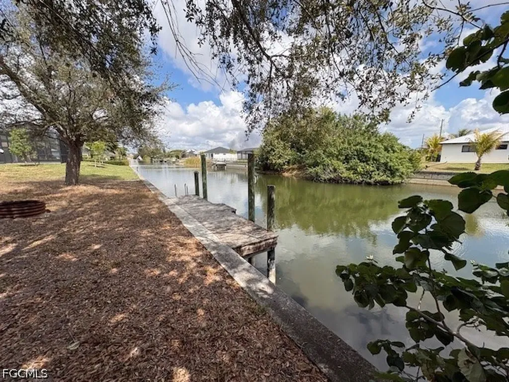 307 SE 1st Place Cape Coral FL 33990