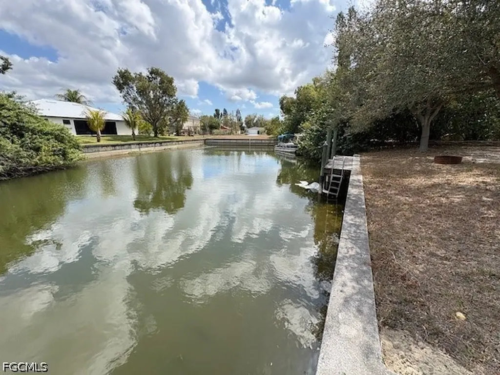 307 SE 1st Place Cape Coral FL 33990