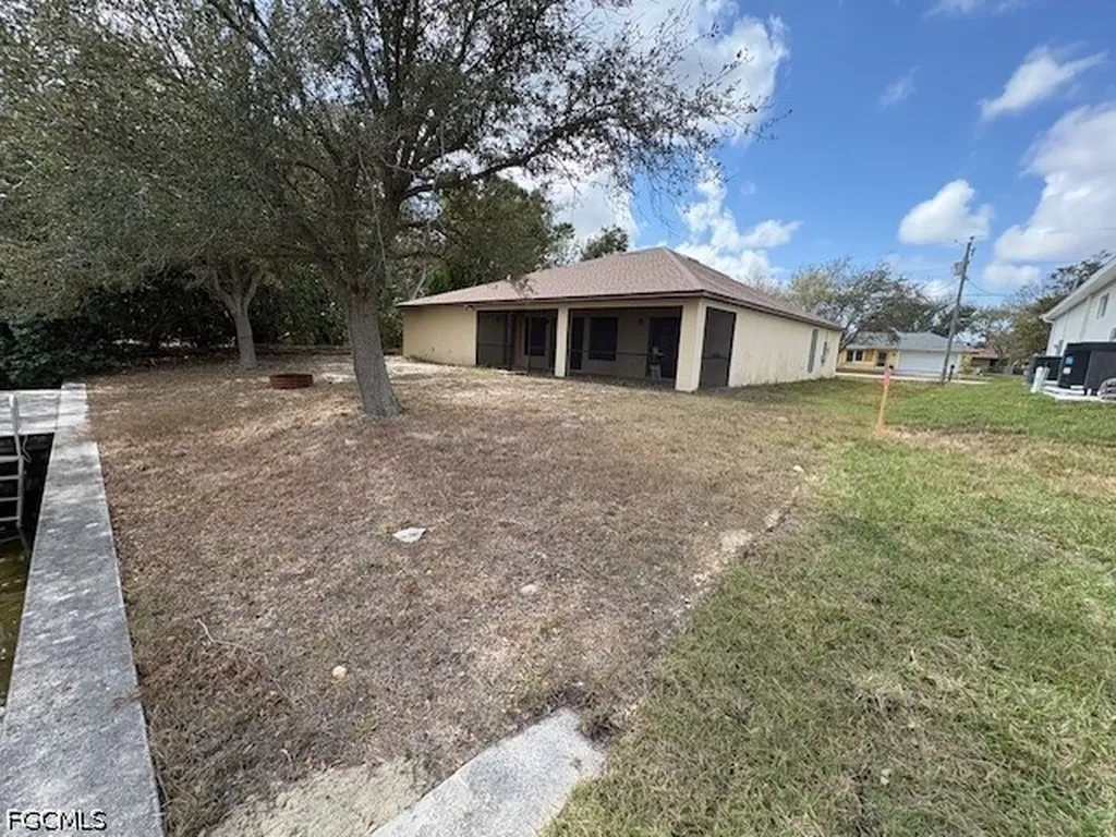 307 SE 1st Place Cape Coral FL 33990