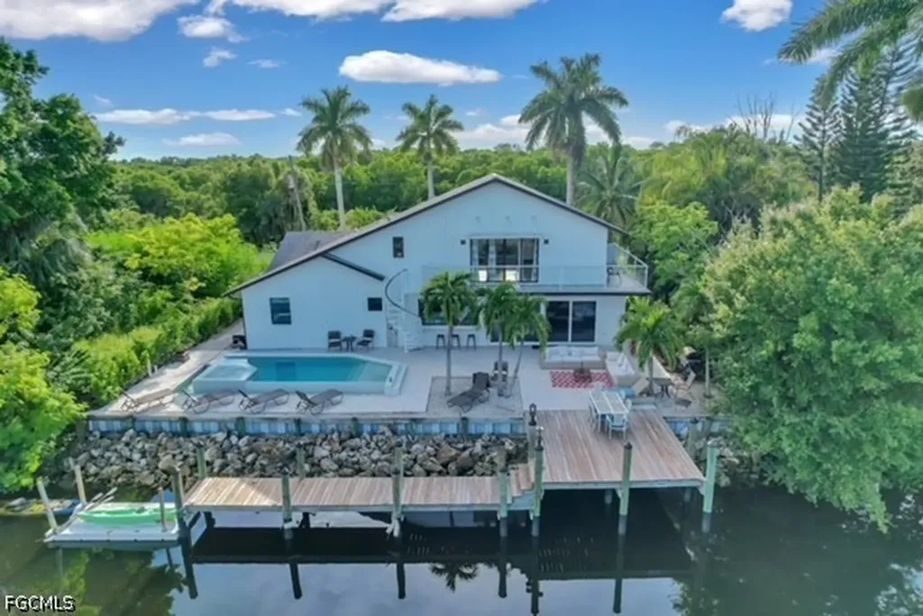 95 Schneider Drive Fort Myers FL 33905