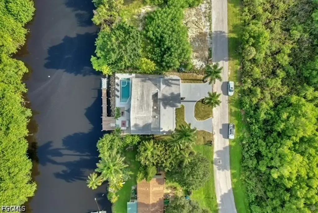 95 Schneider Drive Fort Myers FL 33905
