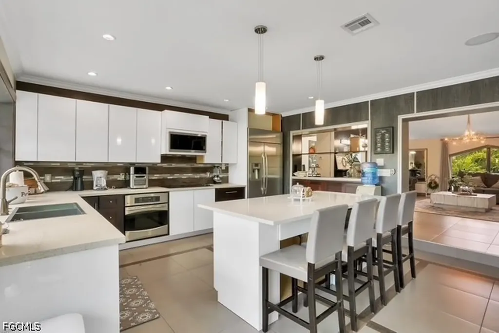 95 Schneider Drive Fort Myers FL 33905