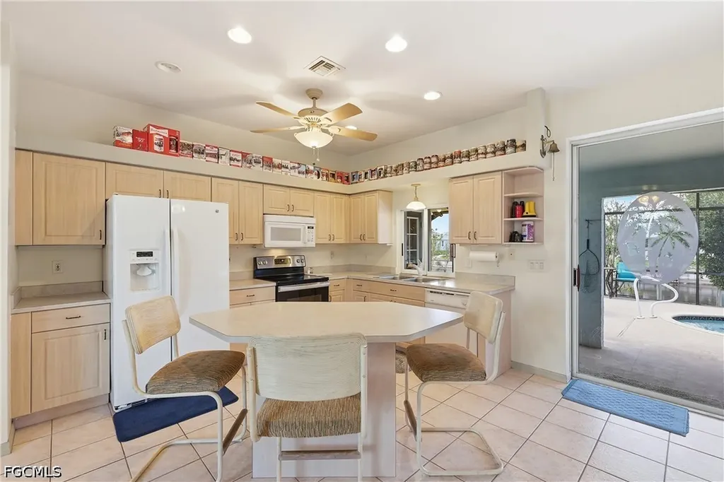 218 SE 2nd Avenue Cape Coral FL 33990