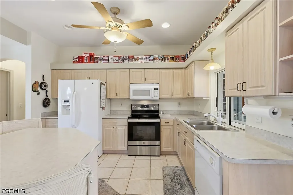 218 SE 2nd Avenue Cape Coral FL 33990