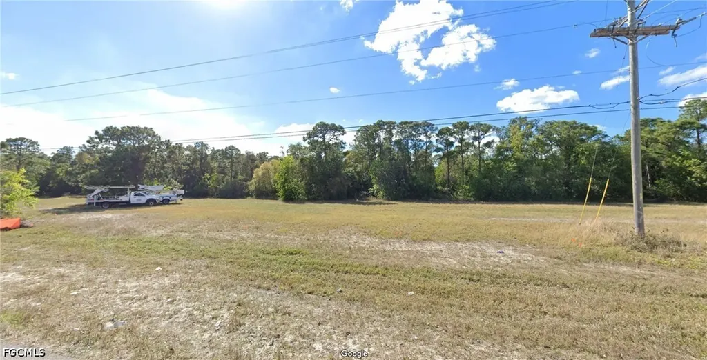 330 NE 2nd Place Cape Coral FL 33909