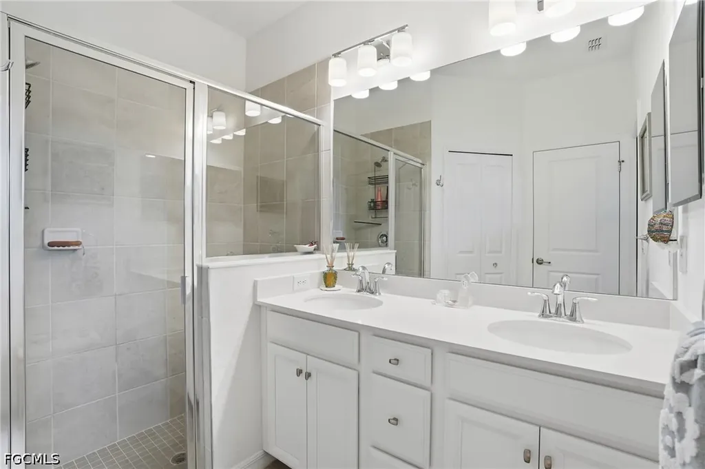 2621 Vine Avenue Naples FL 34120
